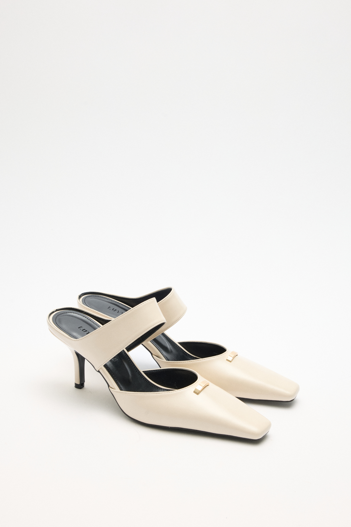 Küt Burun Toka Detaylı Kemik Kadın Topuklu