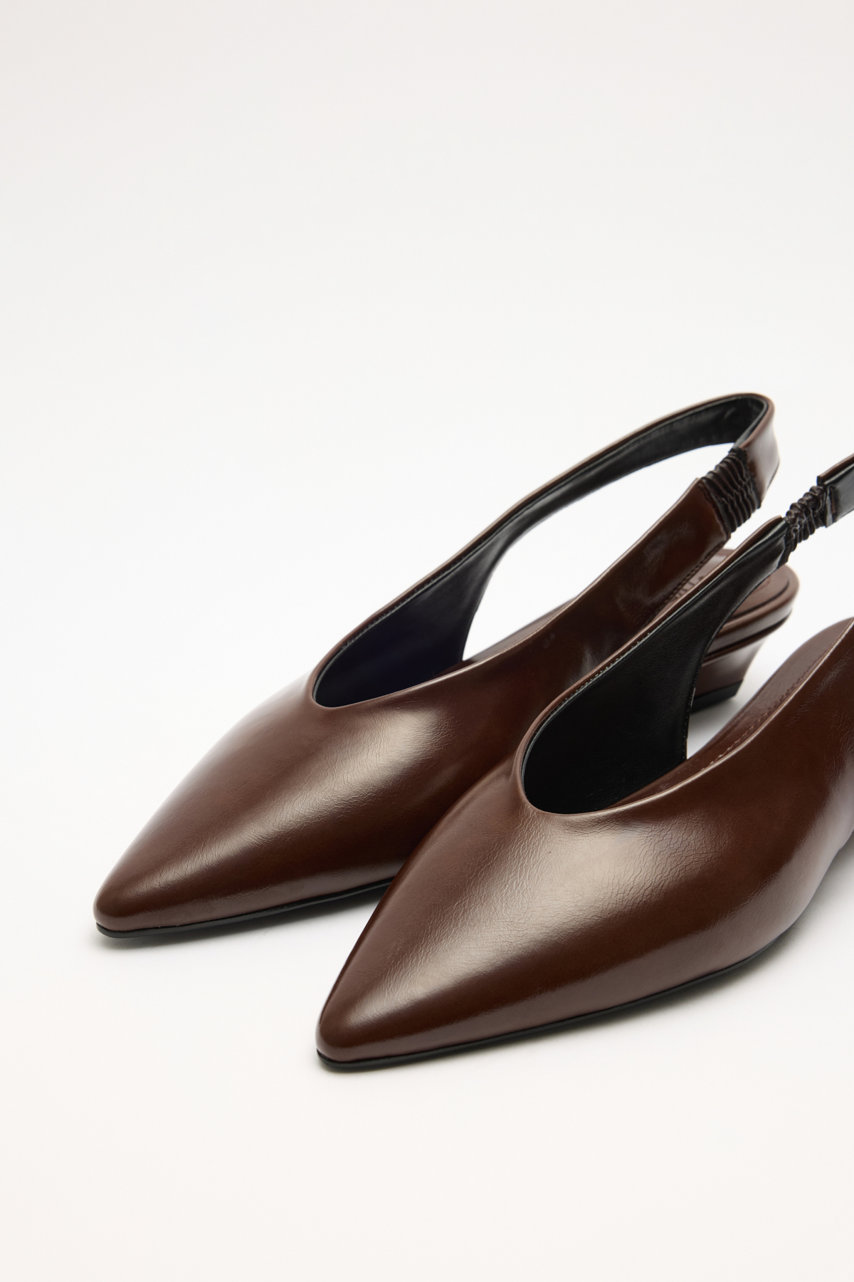 Sivri Burun Dekolteli Dolgu Topuk Acı Kahve Kadın Topuklu