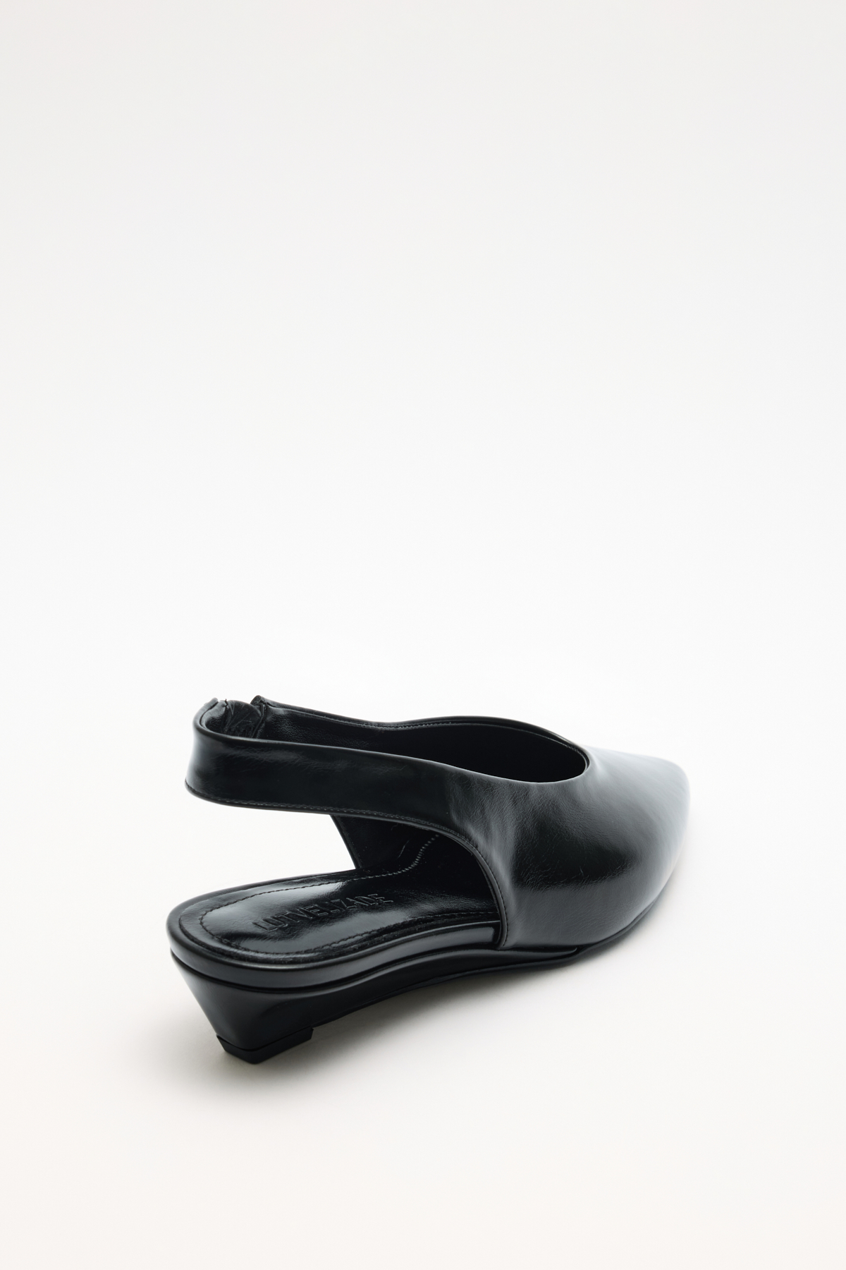 Sivri Burun Dekolteli Dolgu Topuk Siyah Kadın Topuklu