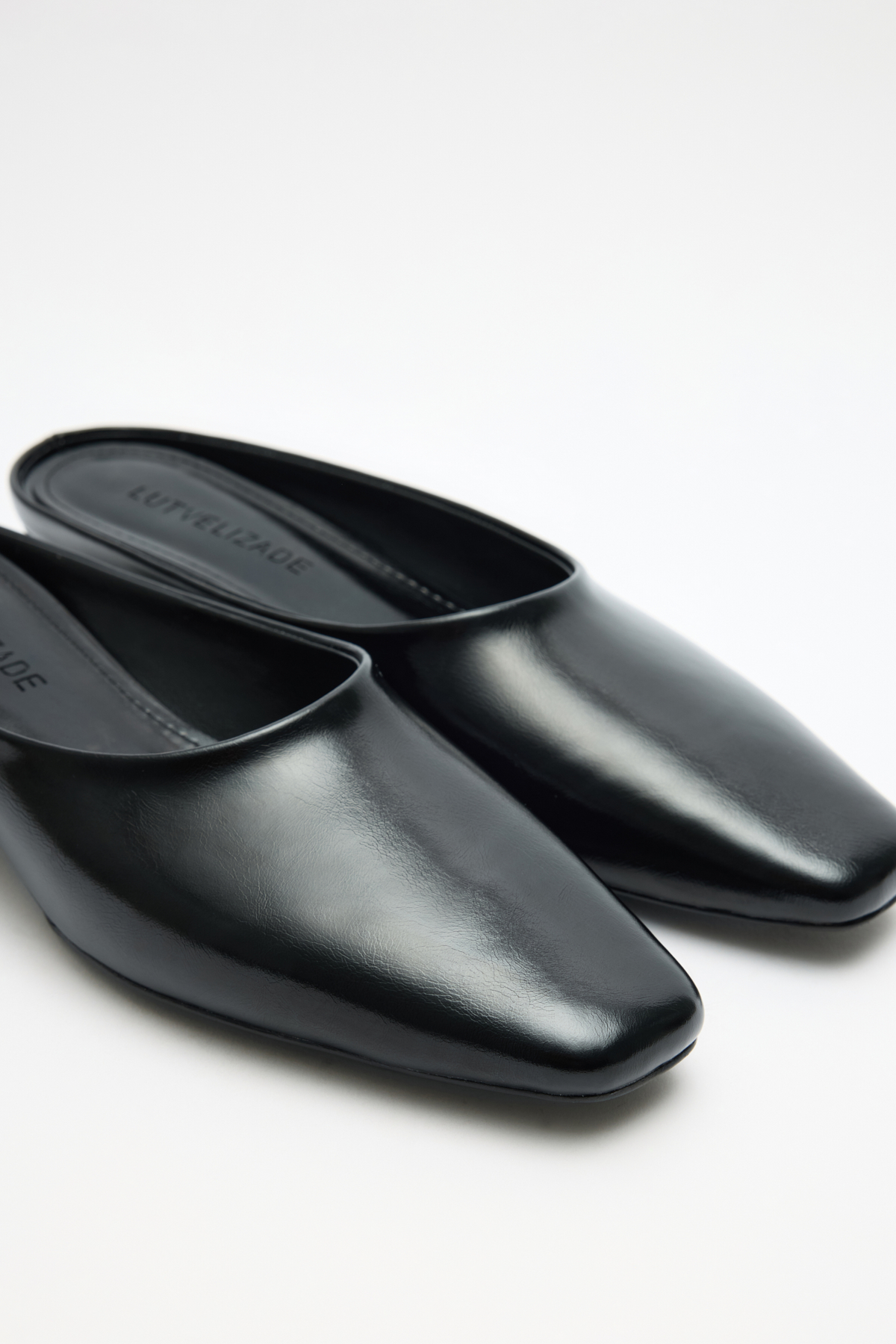 Deri Görünümlu Dolgu Topuk Siyah Kadın Topuklu