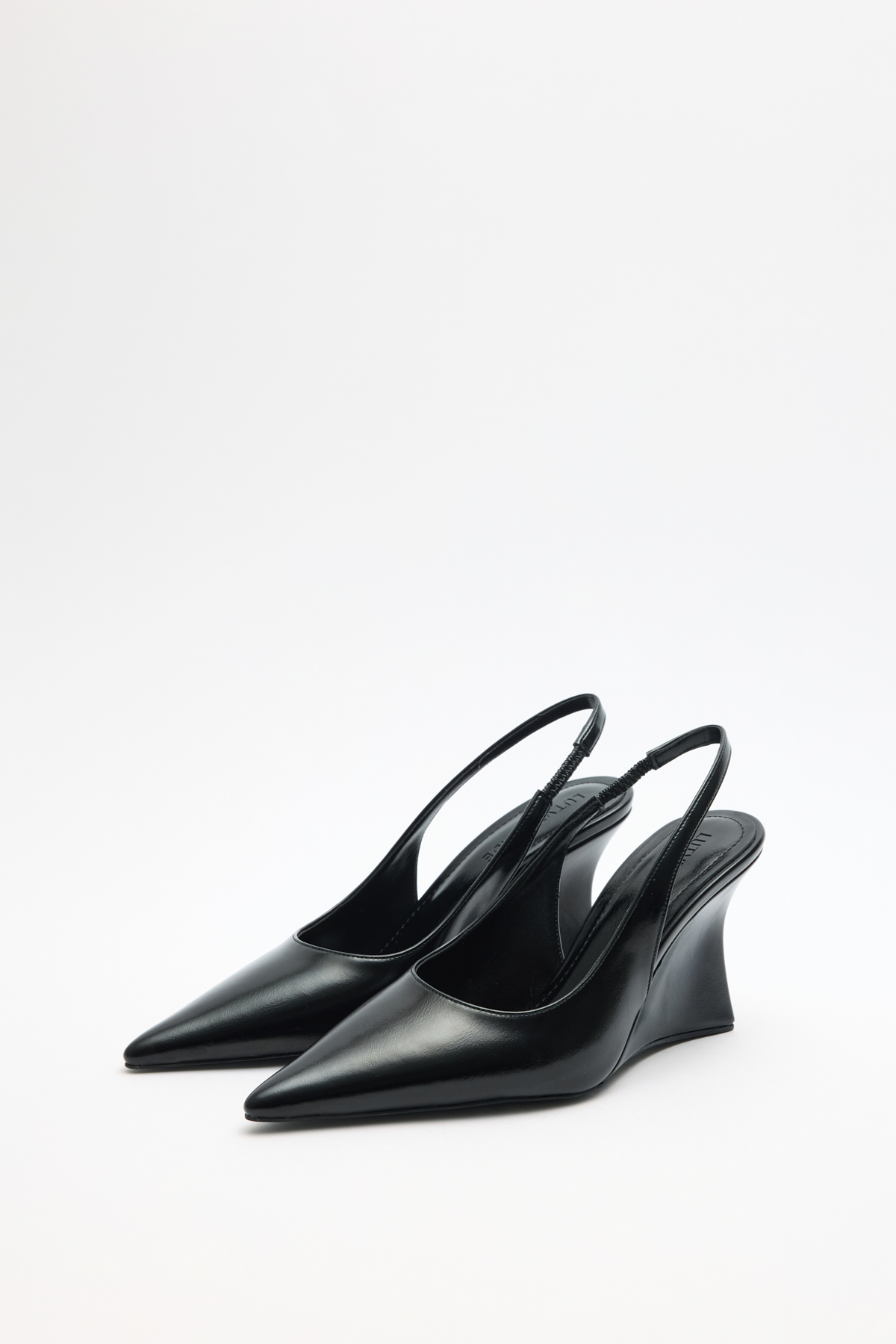 Deri Görünümlü Sivri Burun Dolgu Topuk Siyah Kadın Topuklu