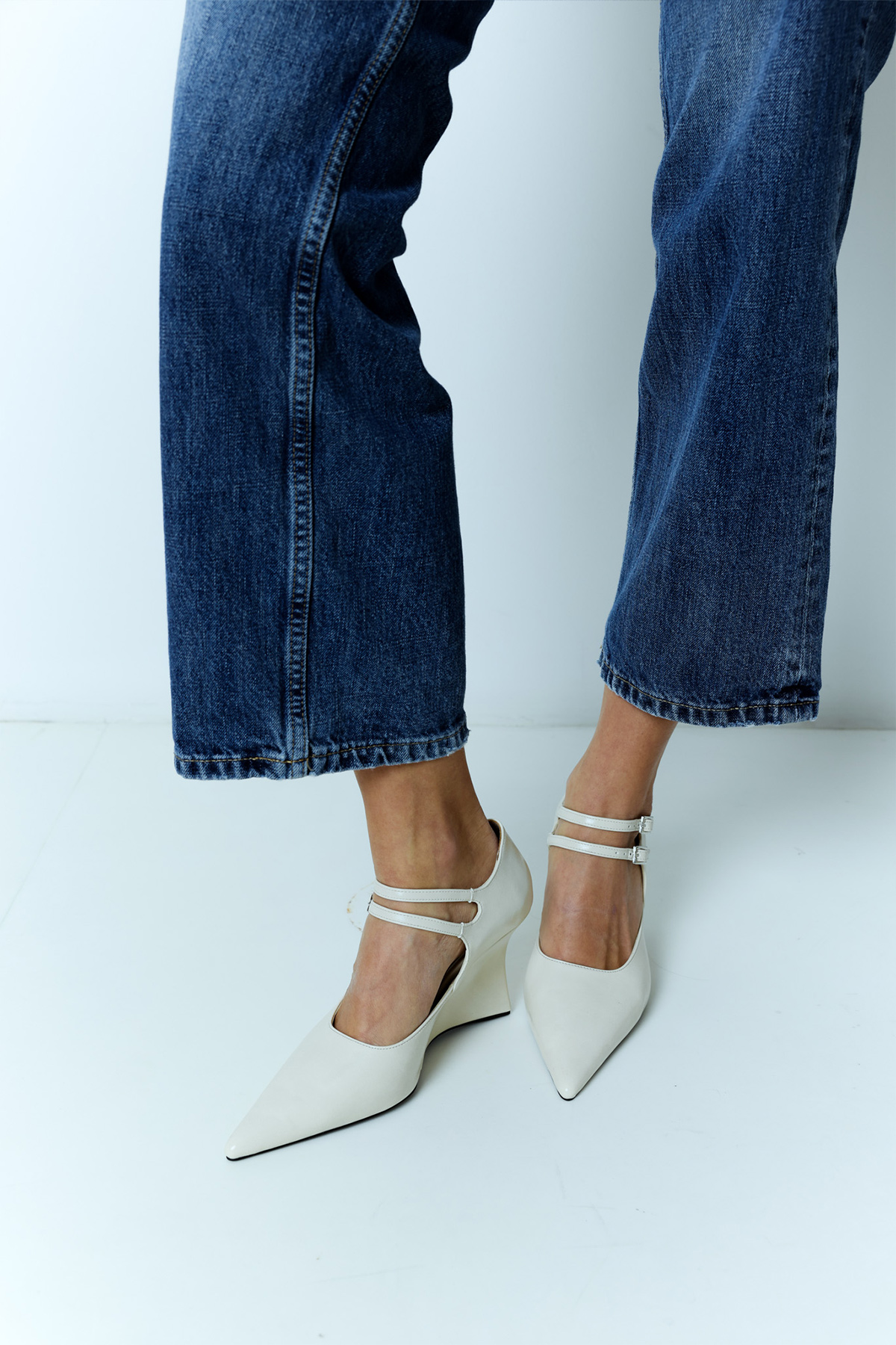 Sivri Burun Bant Detaylı Kemik Kadın Topuklu