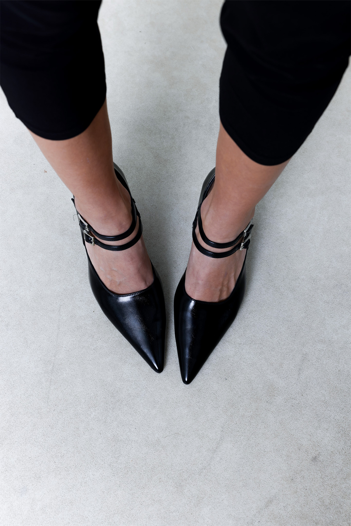 Sivri Burun Bant Detaylı Siyah Kadın Topuklu