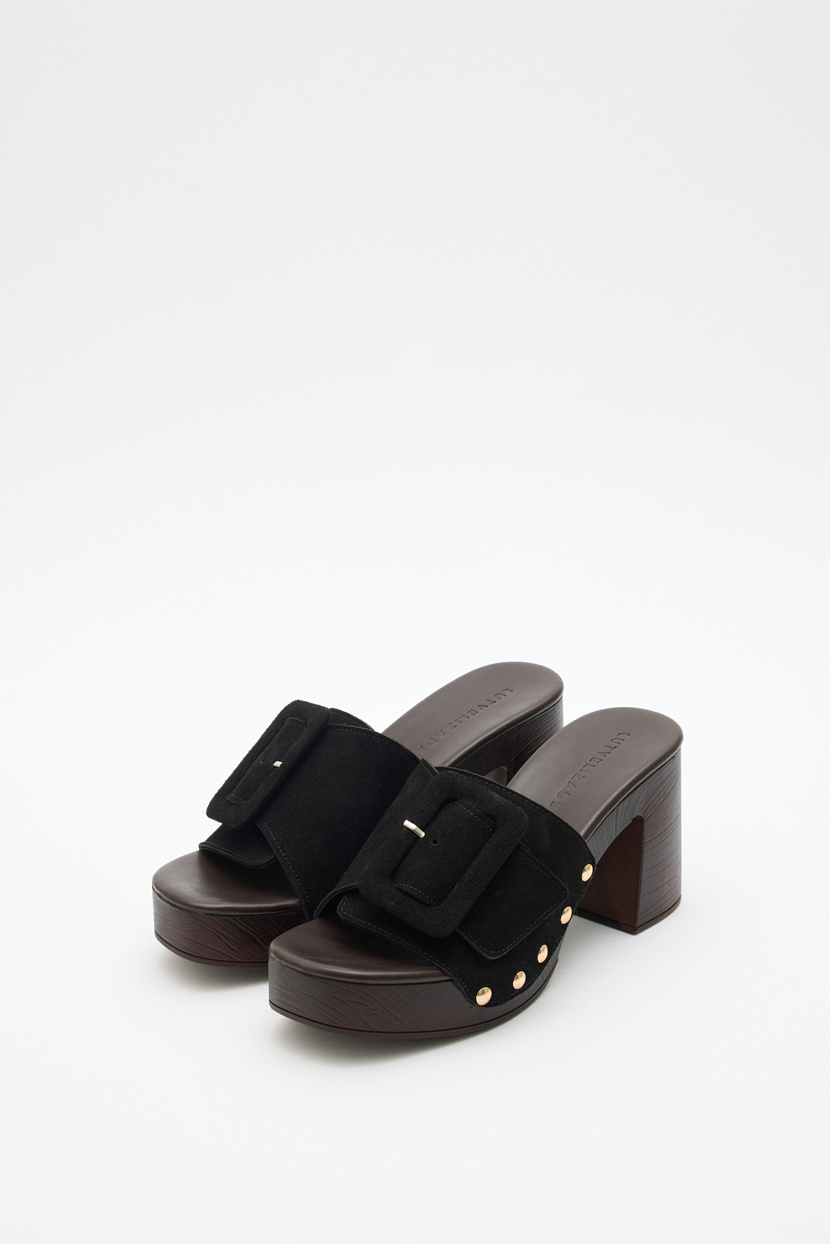 Büyük Tokalı ve Zımba Detaylı Siyah Süet Kadın Topuklu