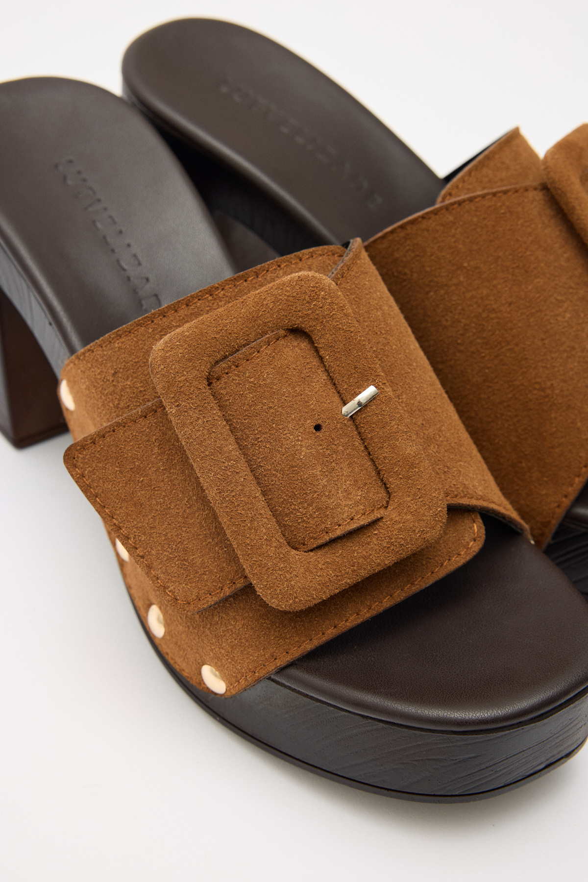 Büyük Tokalı ve Zımba Detaylı Taba Süet Kadın Topuklu