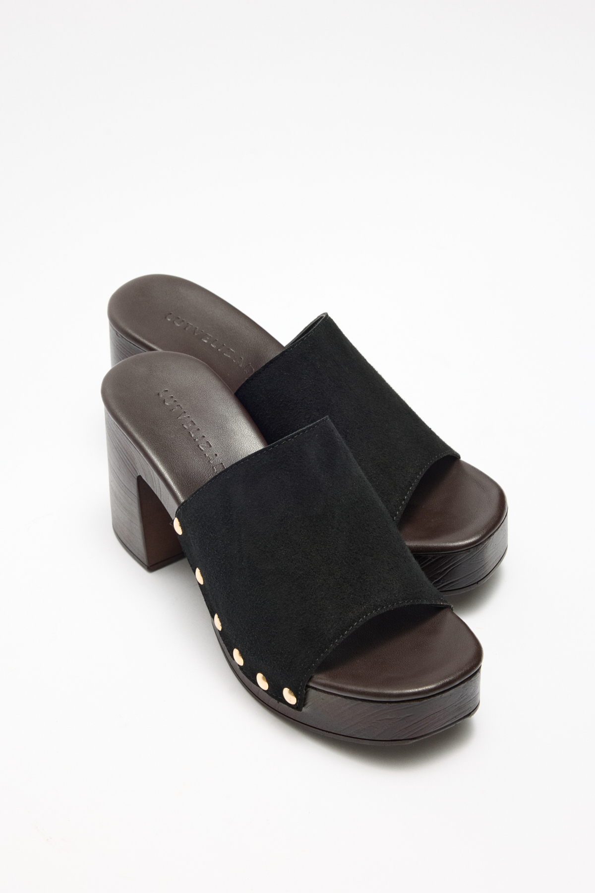 Zımba Detaylı Geniş Bant Siyah Süet Kadın Topuklu