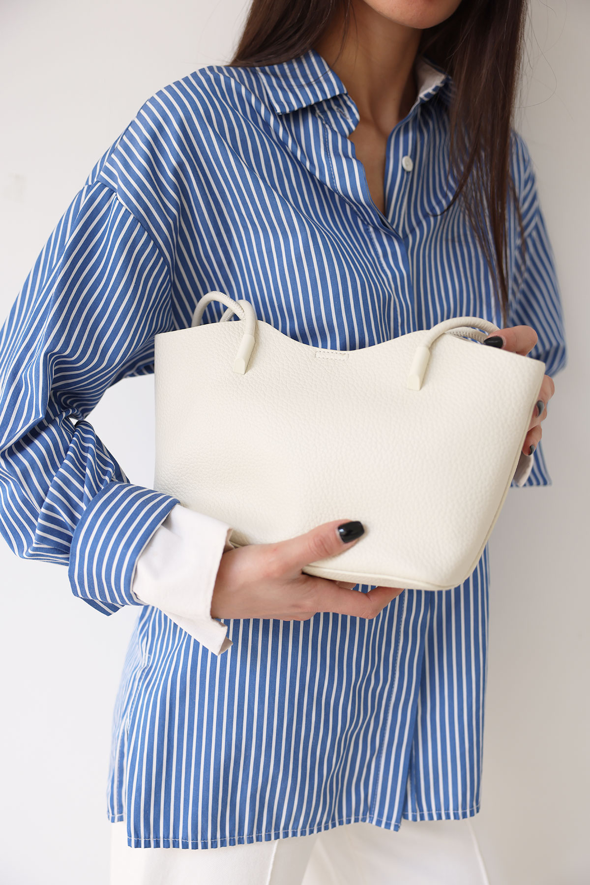 Uzun Askılı Deri Görünümlü Kırık Beyaz Kadın Çanta