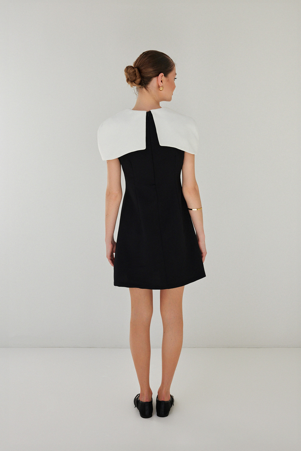 Yaka Detaylı Siyah Kadın Elbise