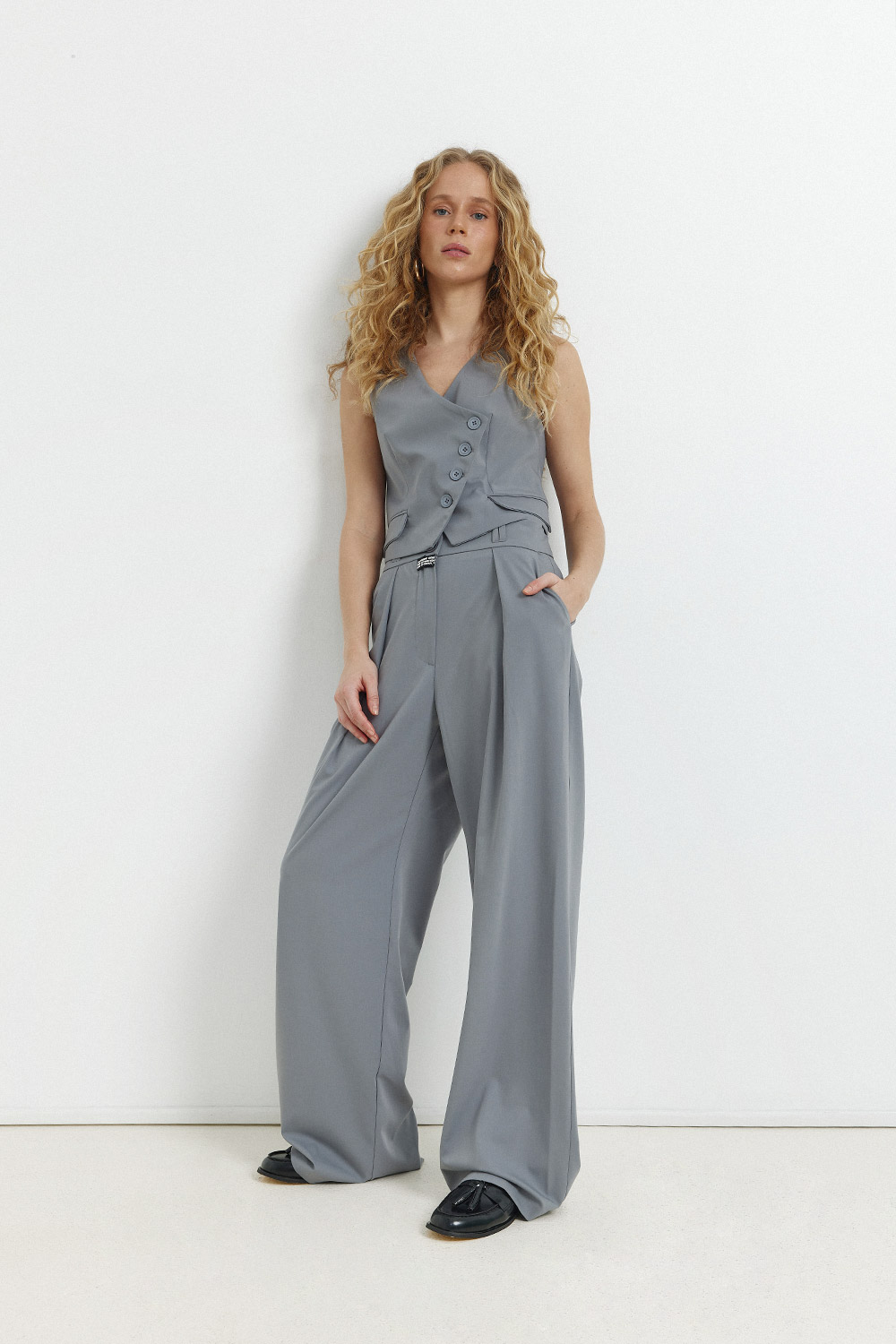 Kruvaze Düğmeli Asimetrik Gri Kadın Yelek